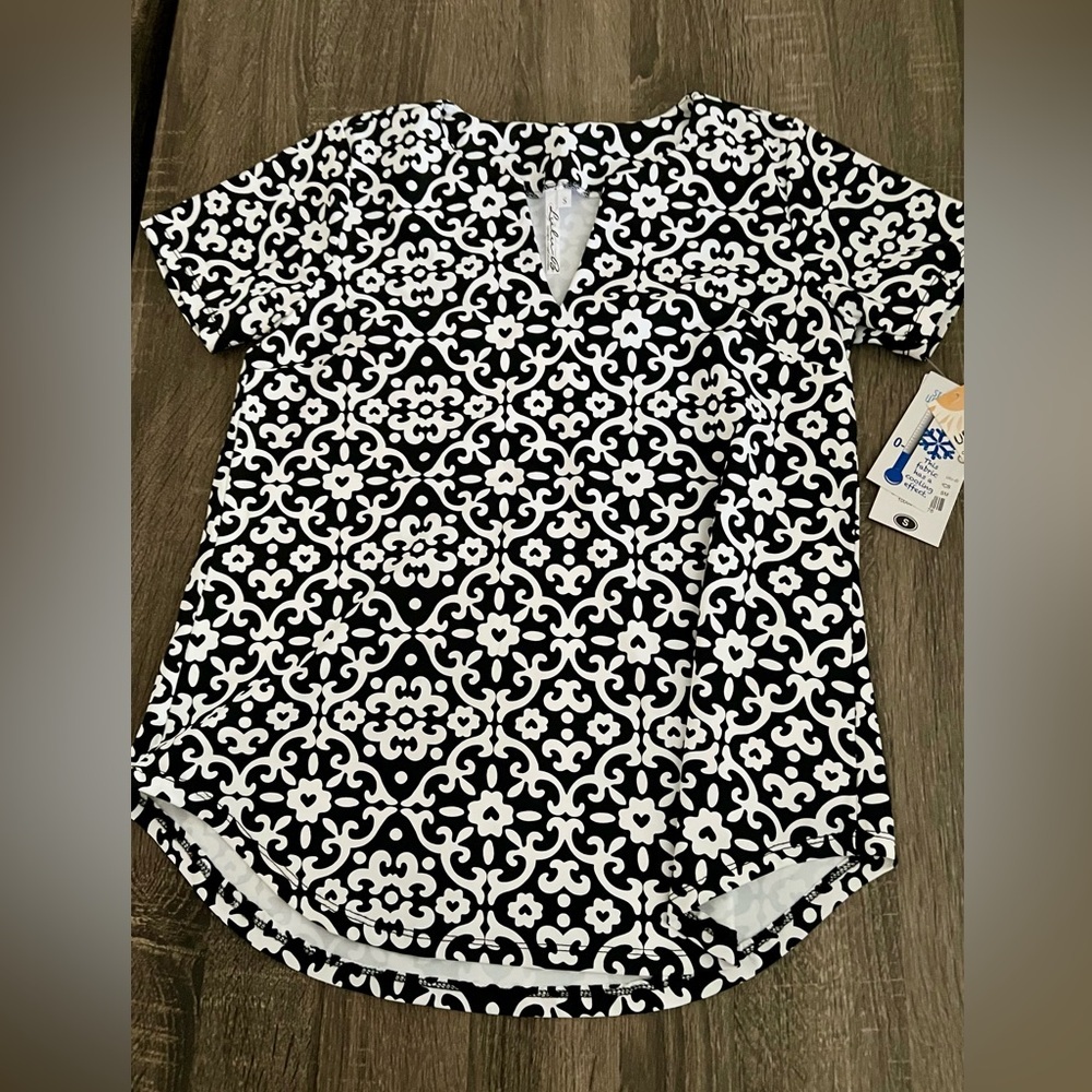Lulu B Cooling UPF 50+ Short Sleeve Top Black White Print Size Small NWT new​